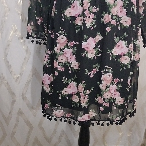 WRAPPER DRESSES, SIZE XL, FLORAL, long sleeves. - Picture 4 of 10